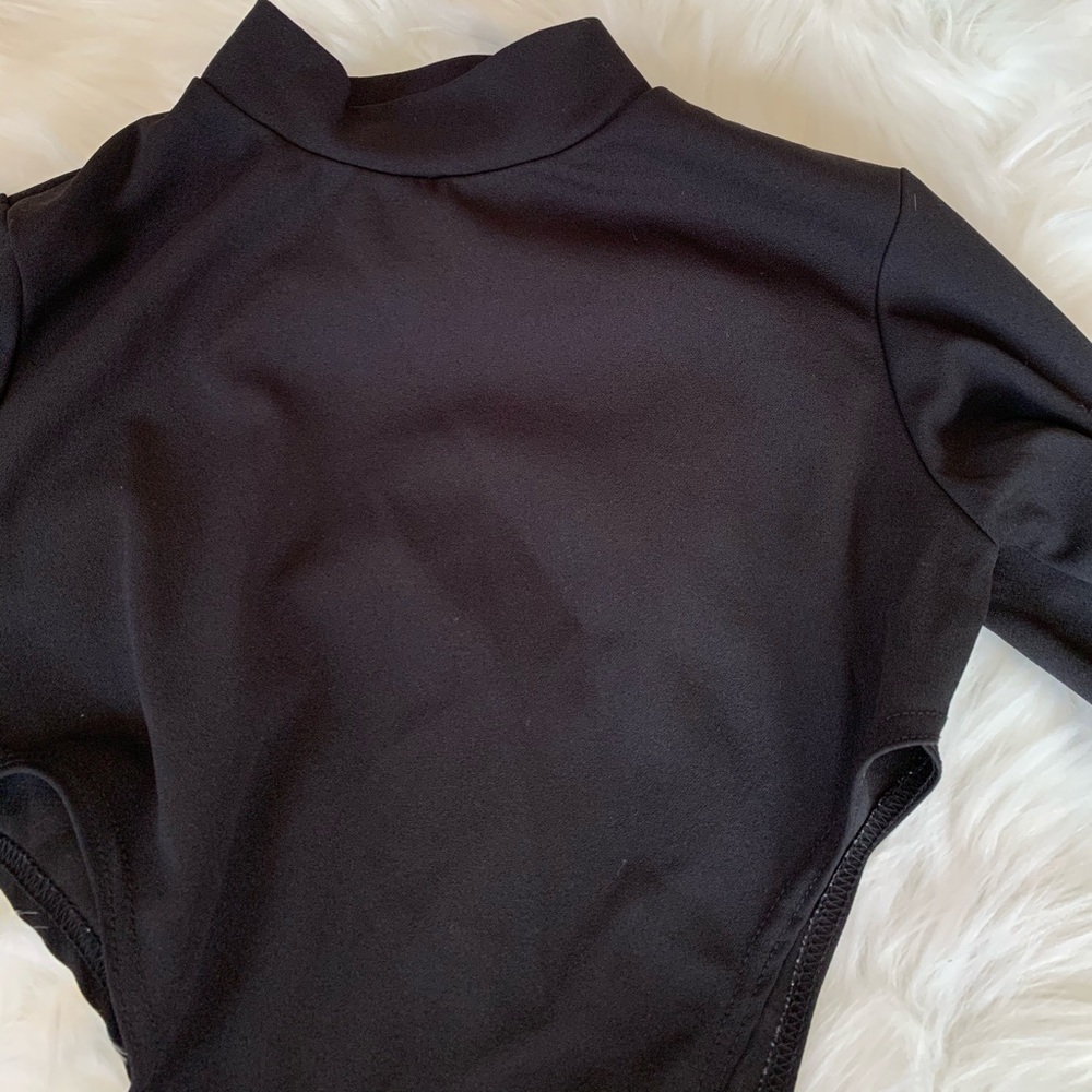 Black long sleeve crop top